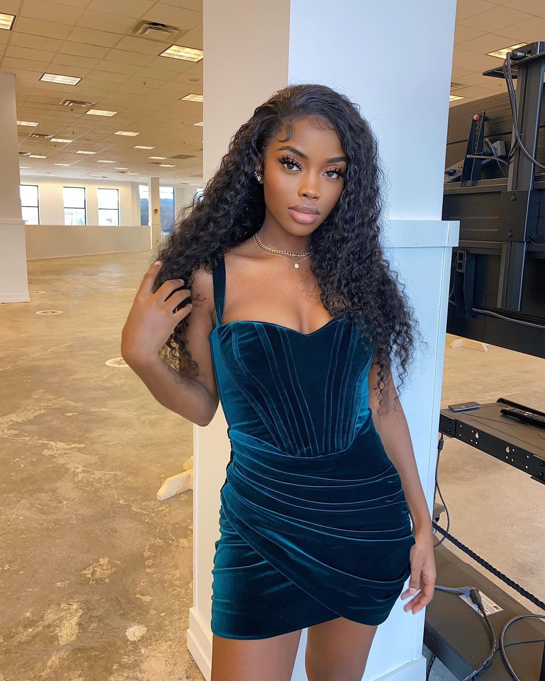 135269738_1035122563663400_244