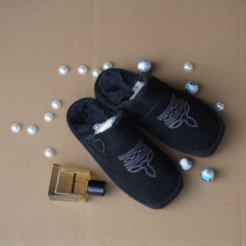 Women's Winter Closed-Toe Slippers – Detail View