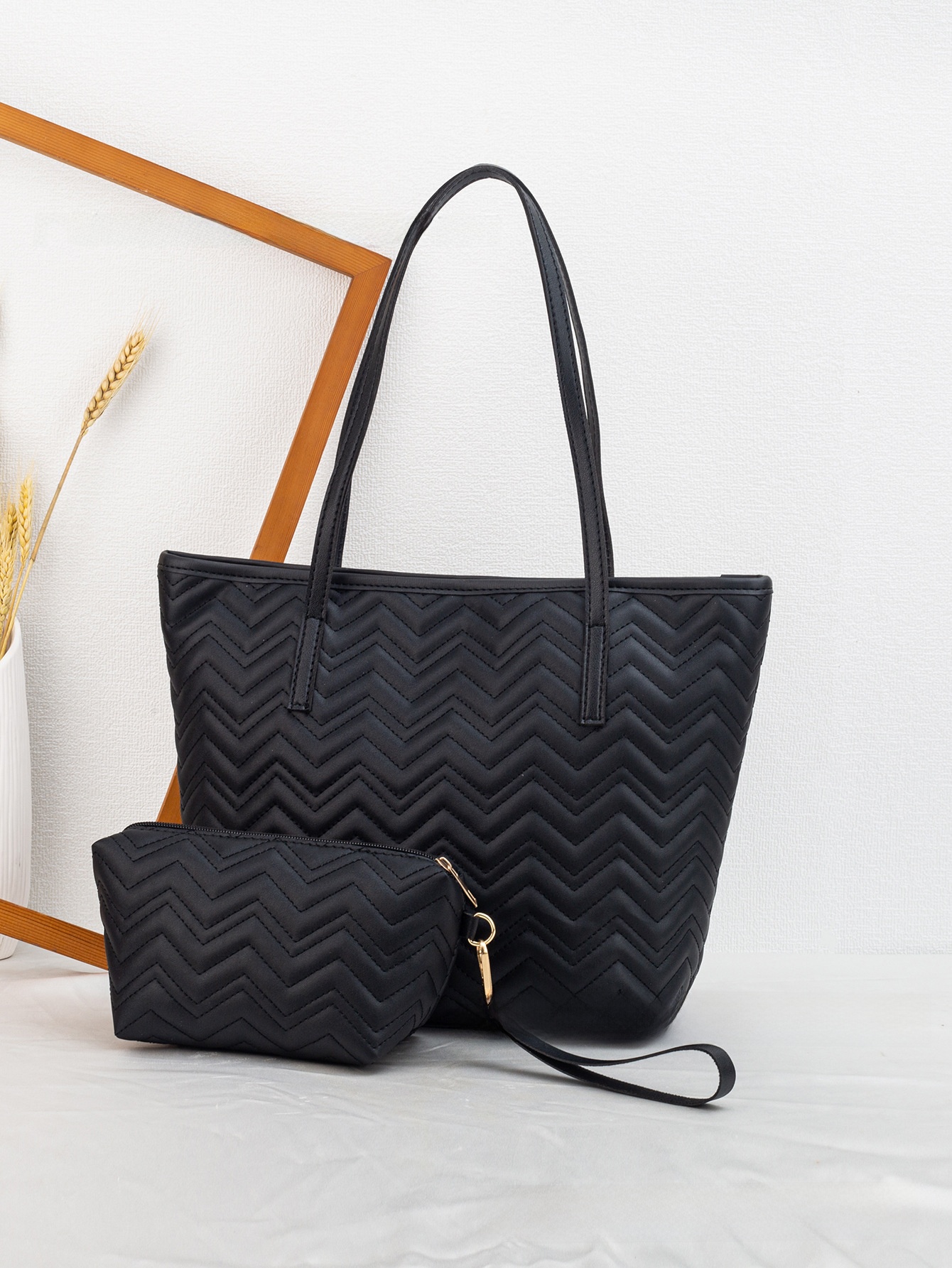 Tote bag on shoulder
