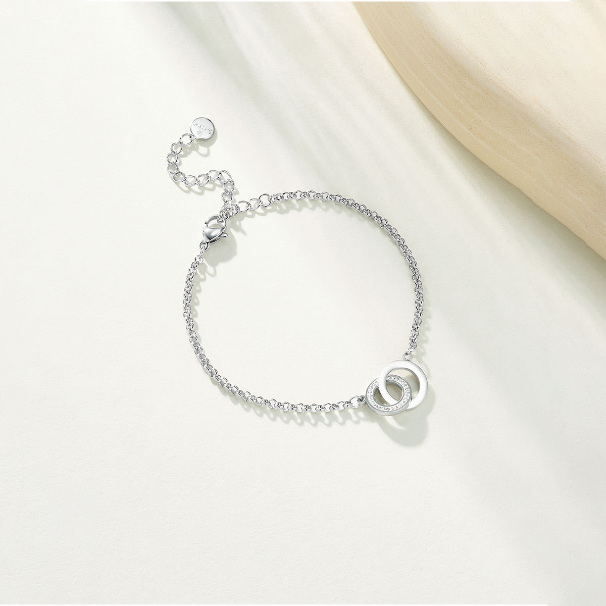 Rhinestone Interlocking Bracelet packaging