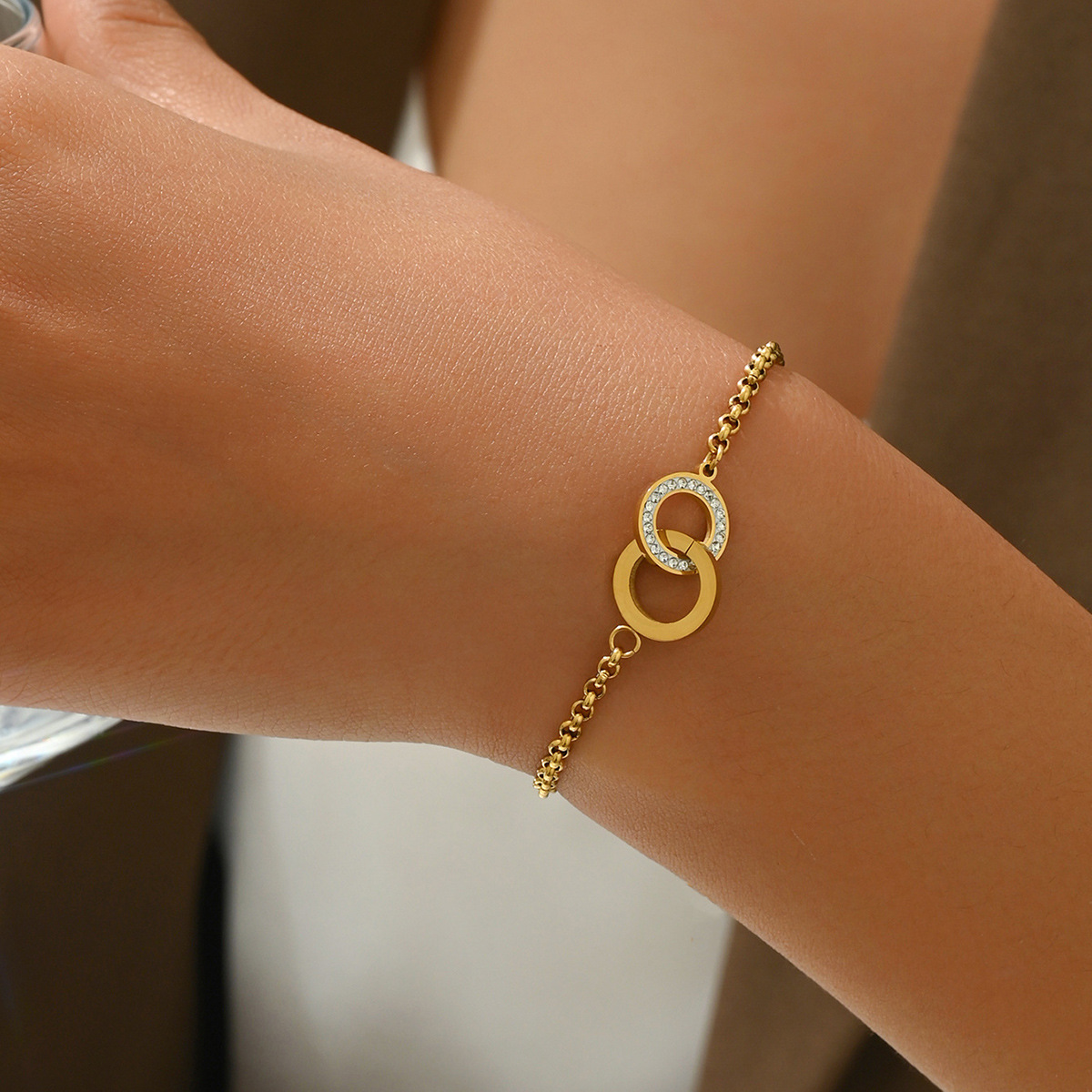 Rhinestone Interlocking Bracelet clasp