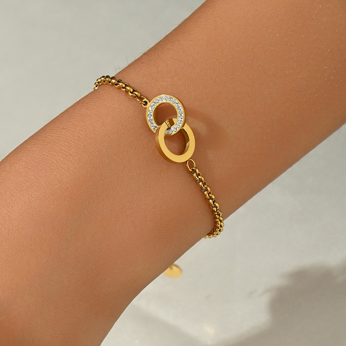 Rhinestone Interlocking Bracelet steel