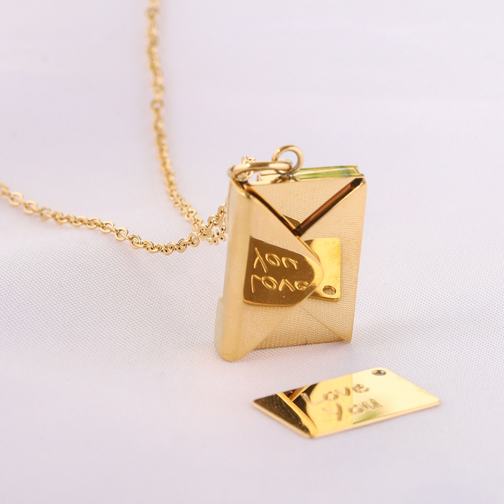 Necklace Lifestyle