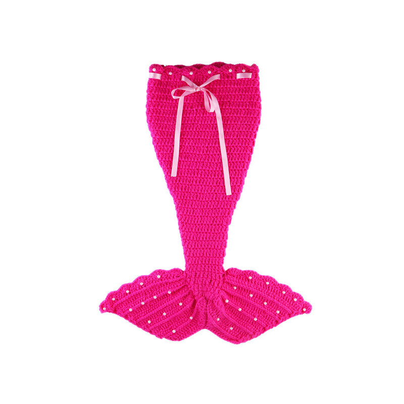 Knitted newborn baby outfit color detail