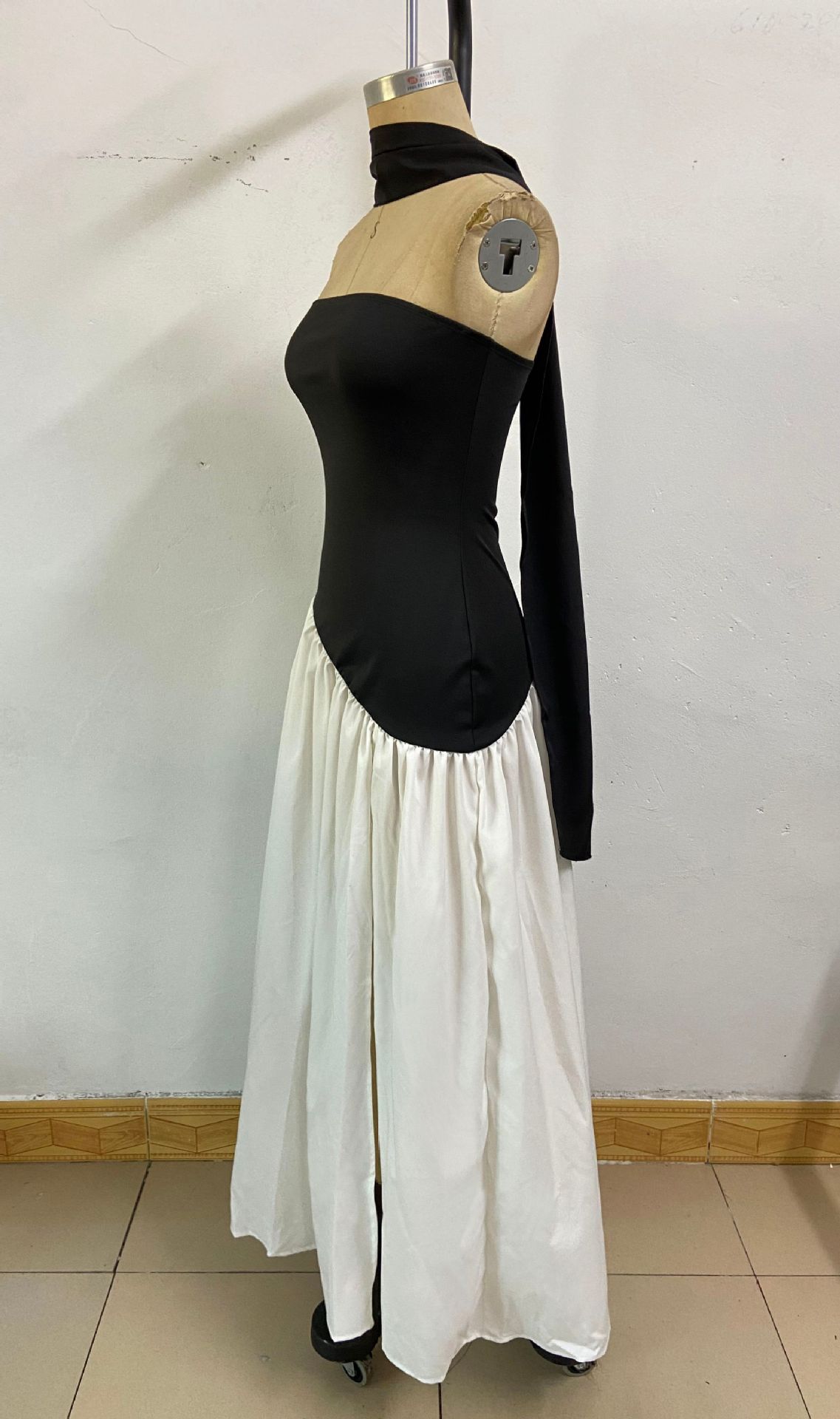 Backless tube-top milk silk dress with high slit