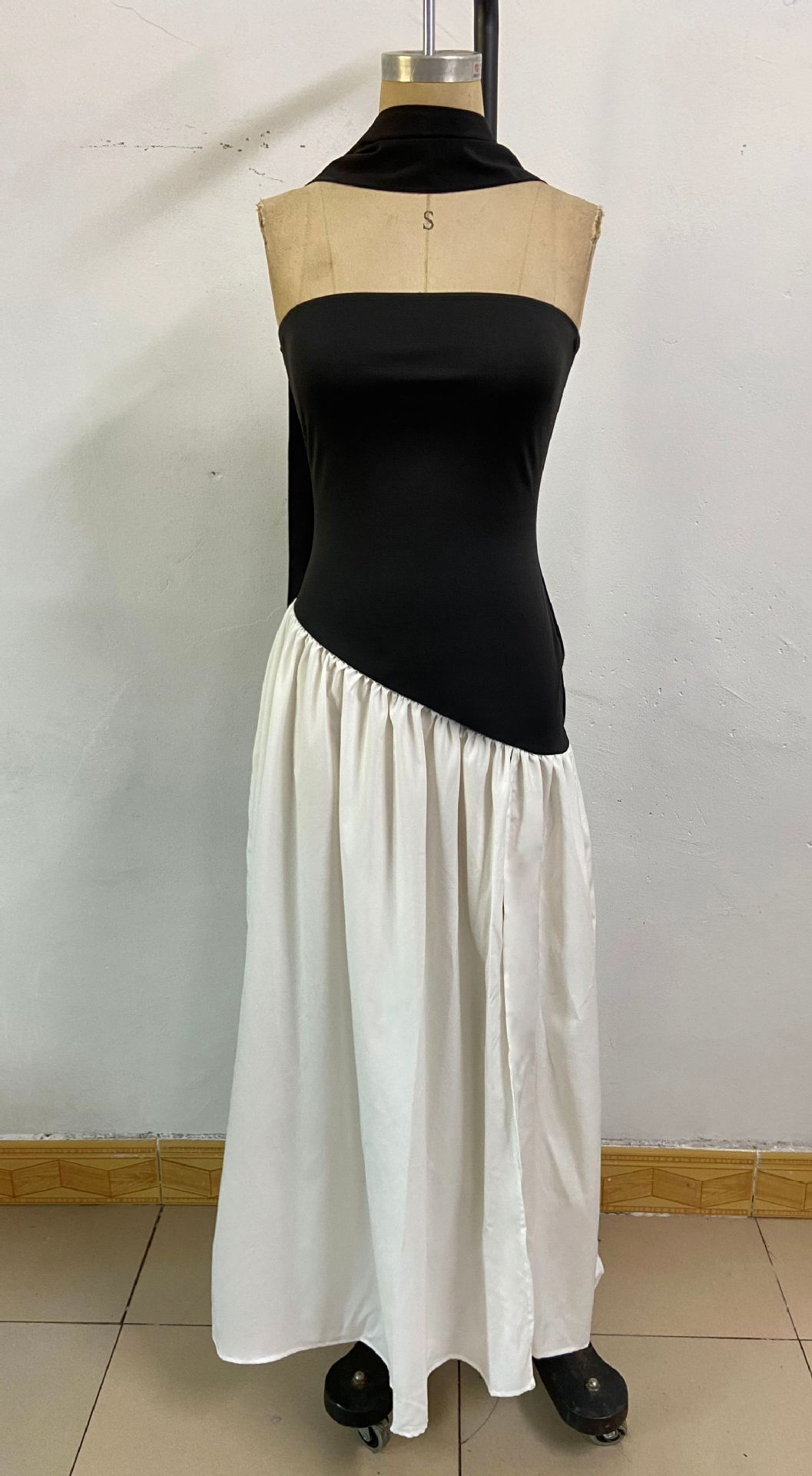Backless tube-top milk silk dress with high slit