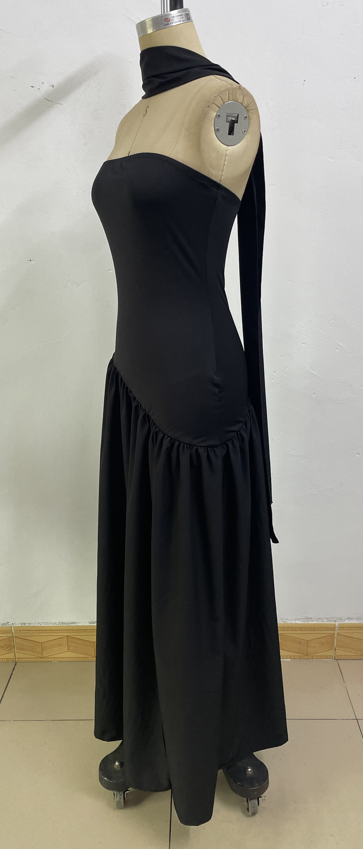 Backless tube-top milk silk dress with high slit