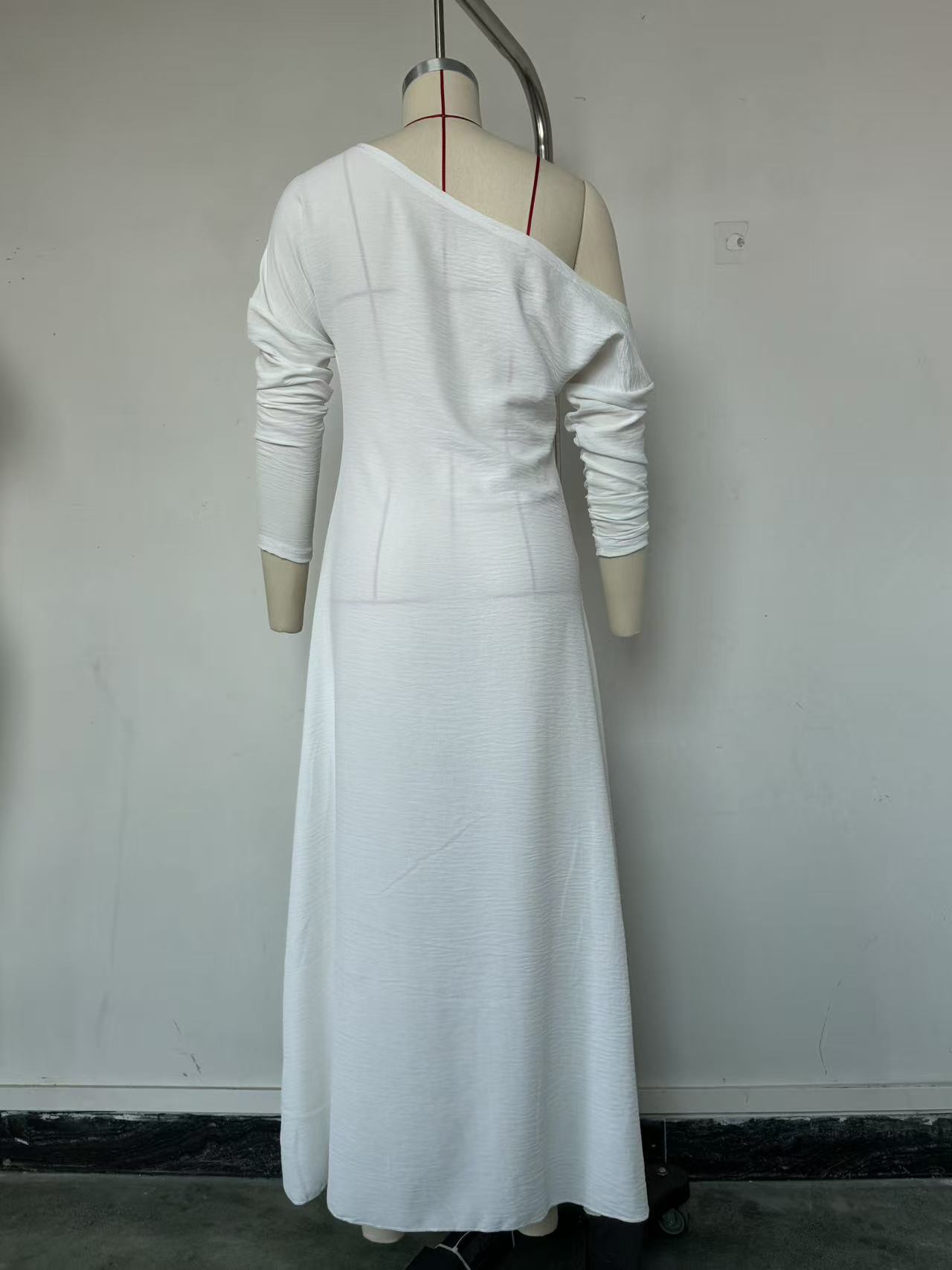Long-sleeve pleated dress with side slit