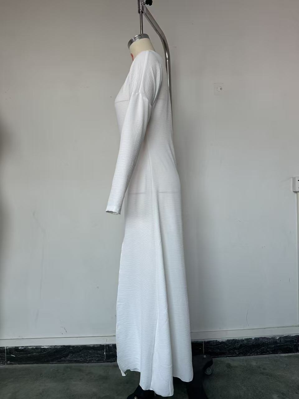 Long-sleeve pleated dress with side slit