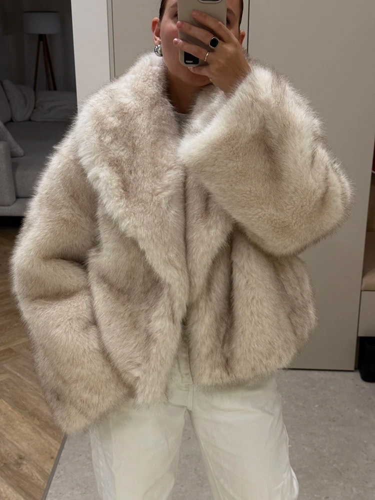Women's plush jacket with long sleeves