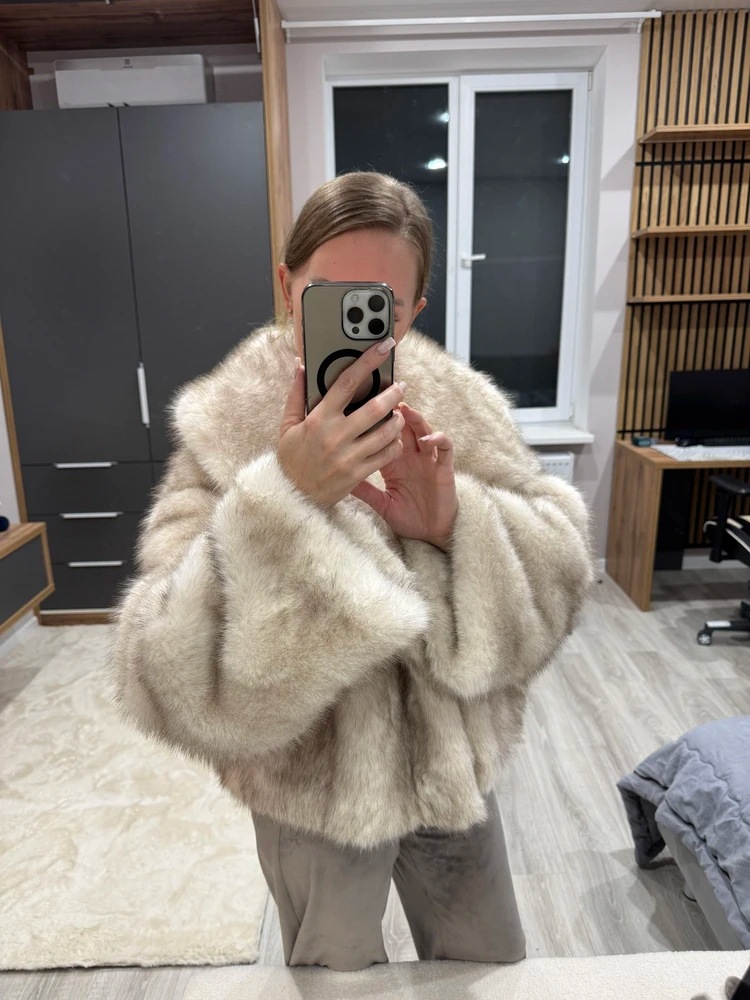 Women's short faux fur outerwear look
