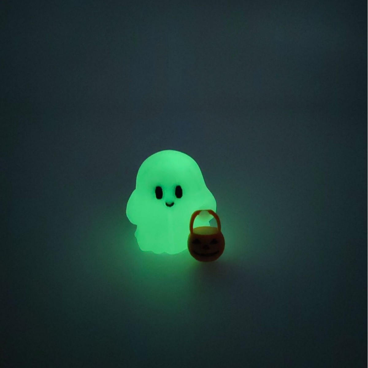 Halloween Ghost Pumpkin Ornament - product details