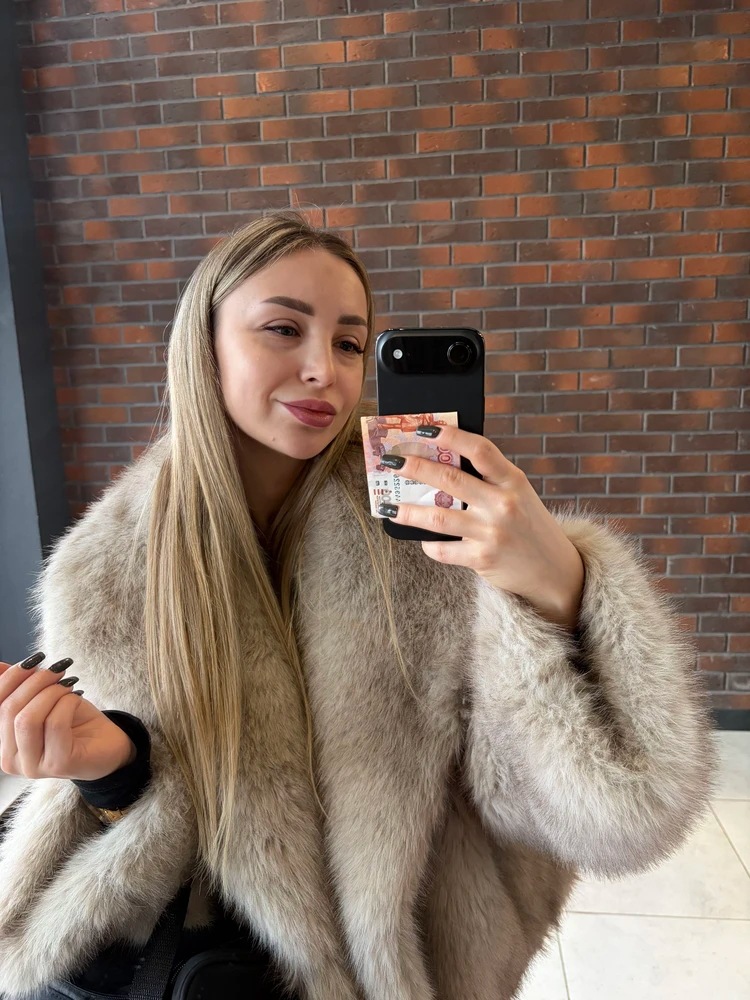 Women's plush jacket streetwear look
