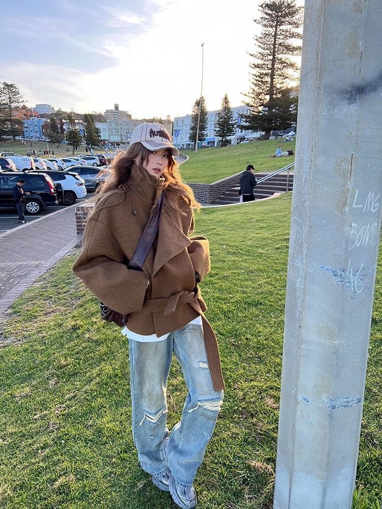 Women's coat with waist belt