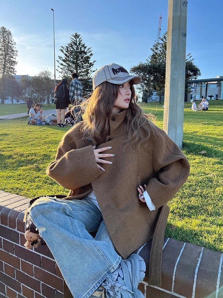 Women's short coat sleeve detail