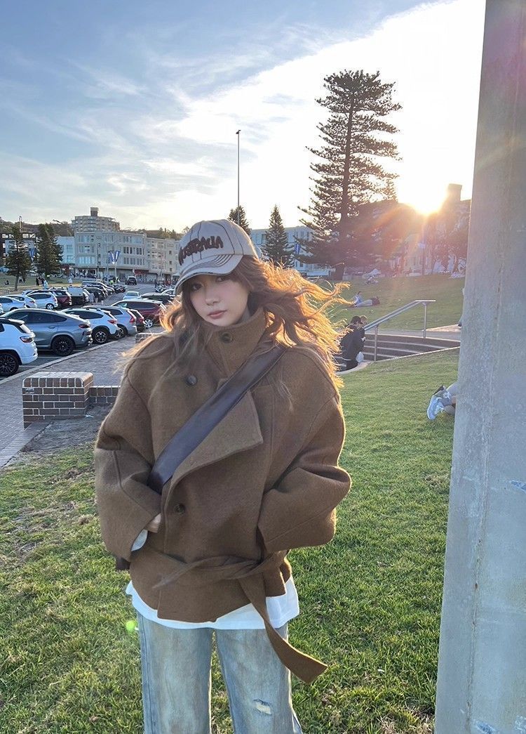 Relaxed women's coat front view
