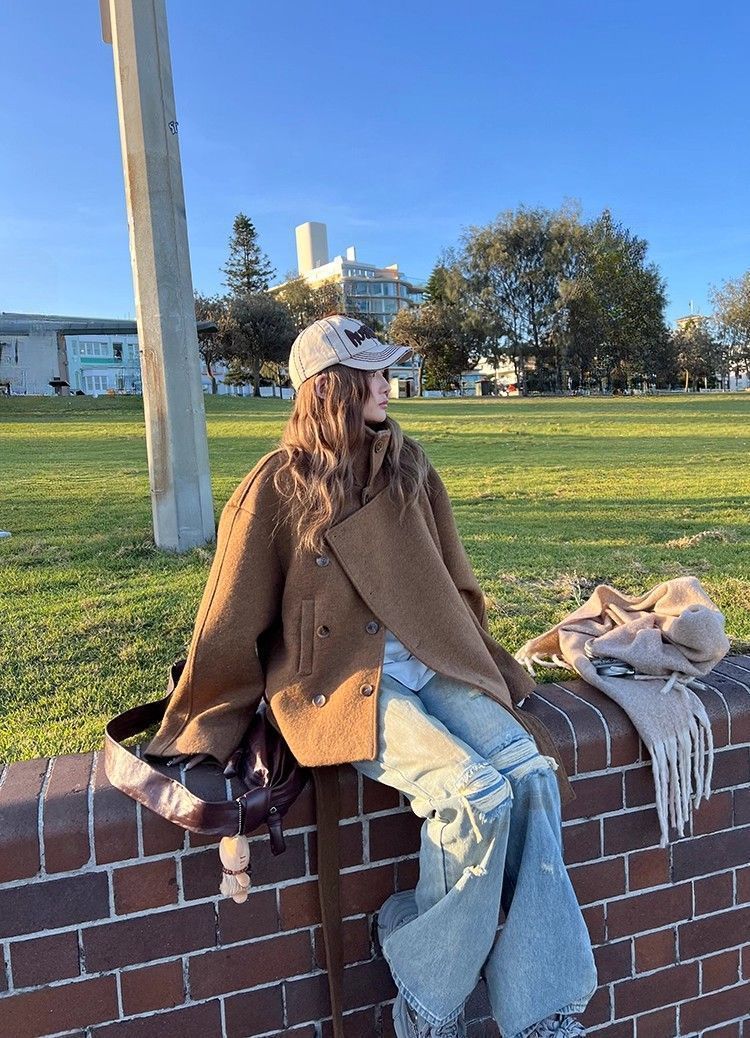 Women's coat relaxed fit detail