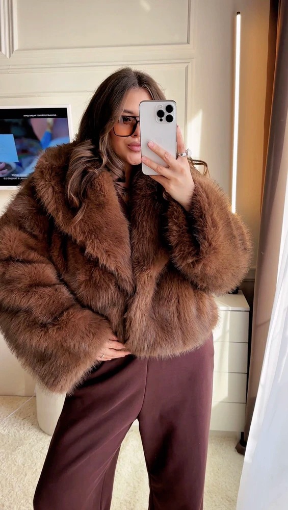 Women's plush jacket relaxed silhouette