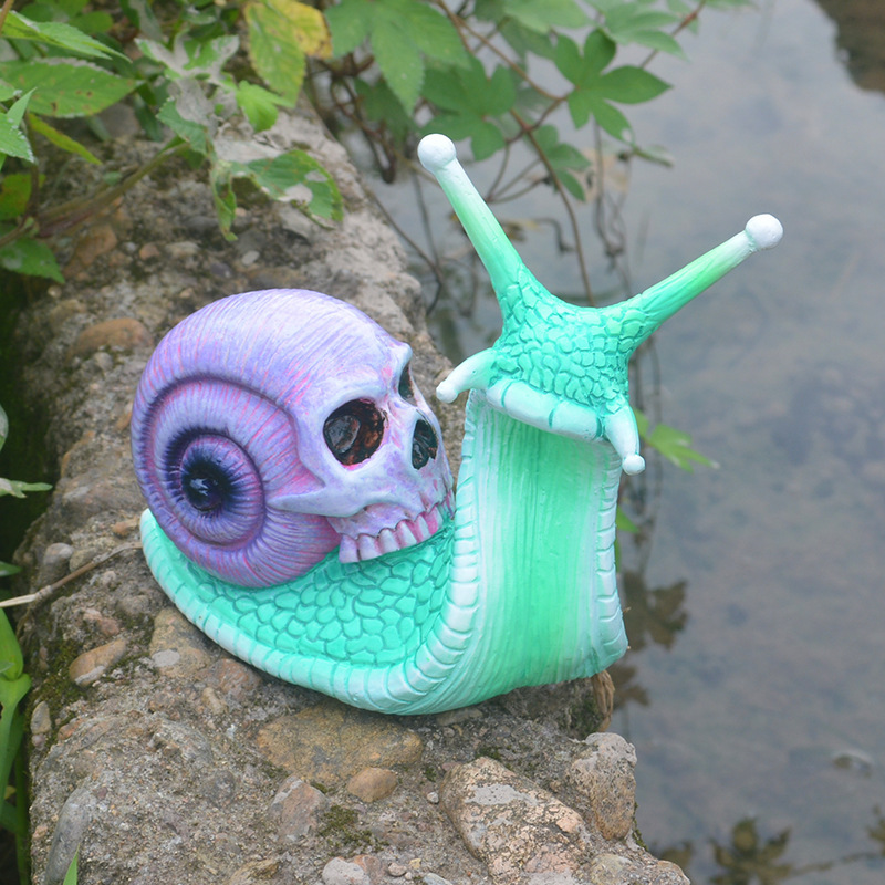 Halloween Skull Snail Resin Sculpture Garden Home Decor