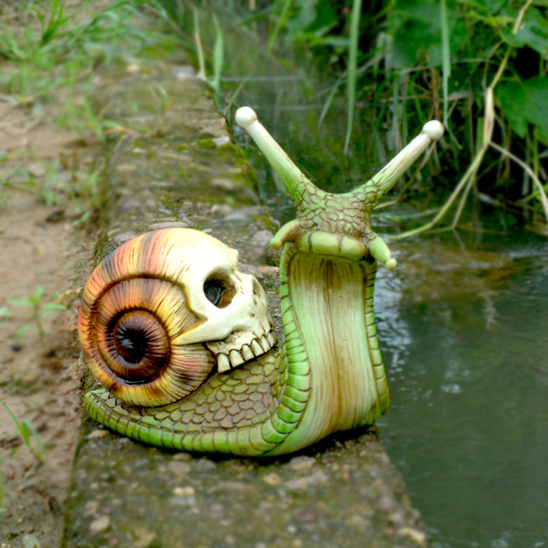 Halloween Skull Snail Resin Sculpture Garden Home Decor