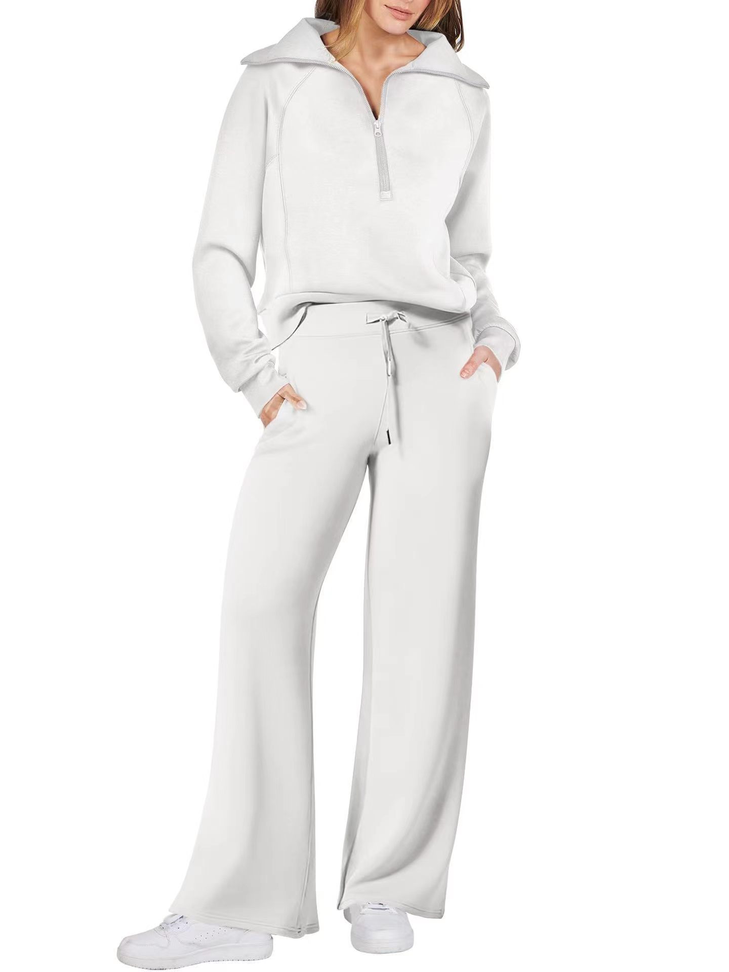 Two-piece sweatshirt and pants set detail