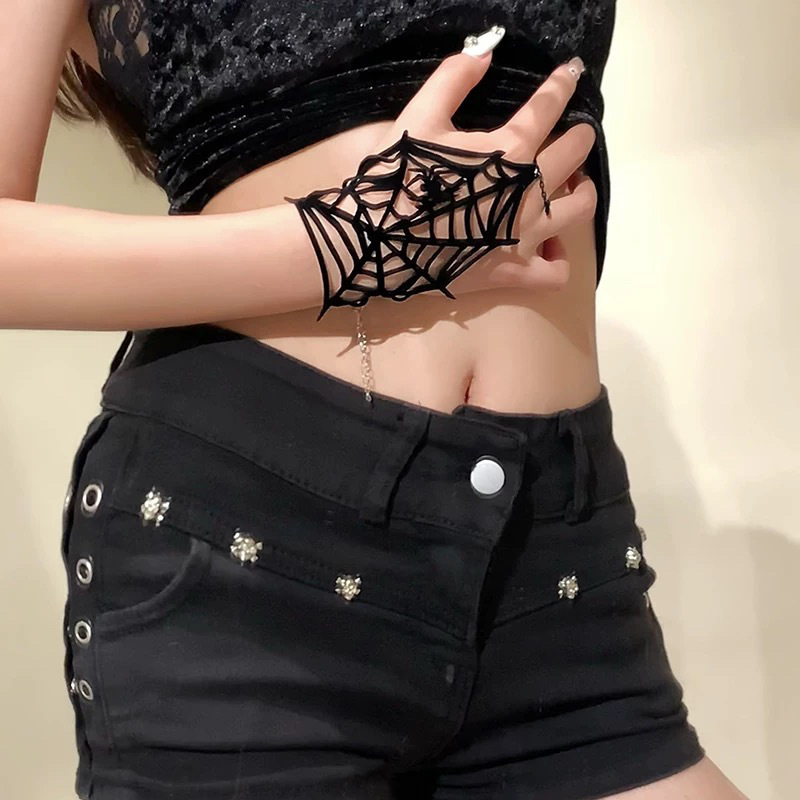 Gothic black finger chain detail