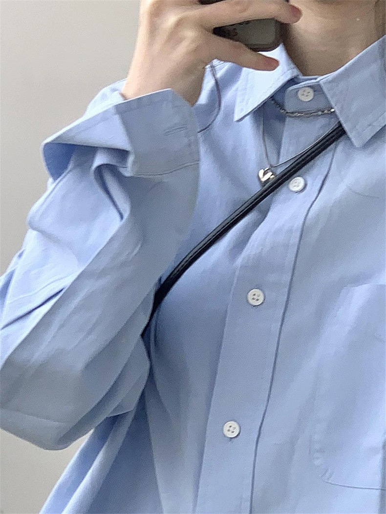 Polo-style collar and long sleeve detail