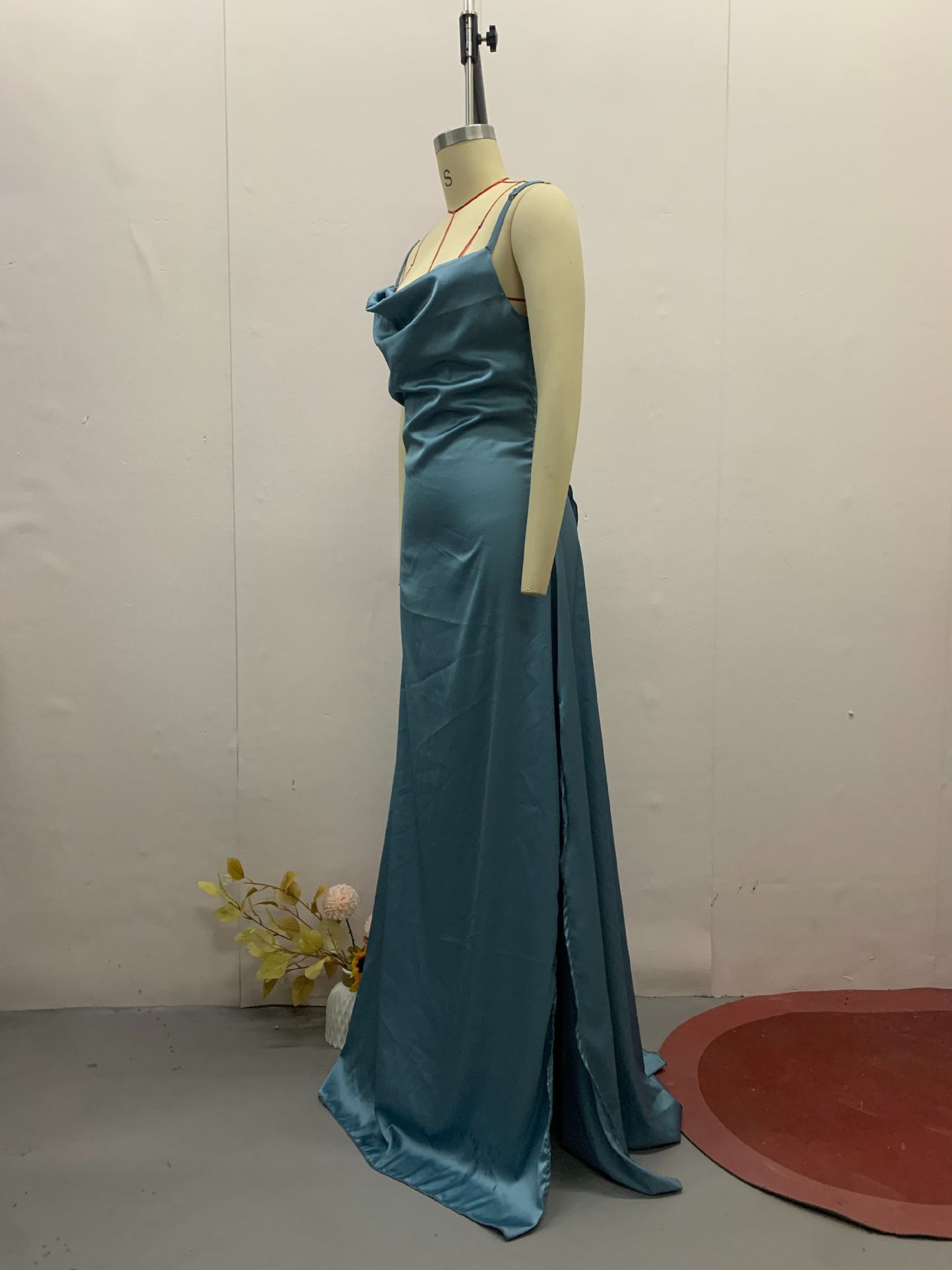 Spliced lace-up sleeveless long dress