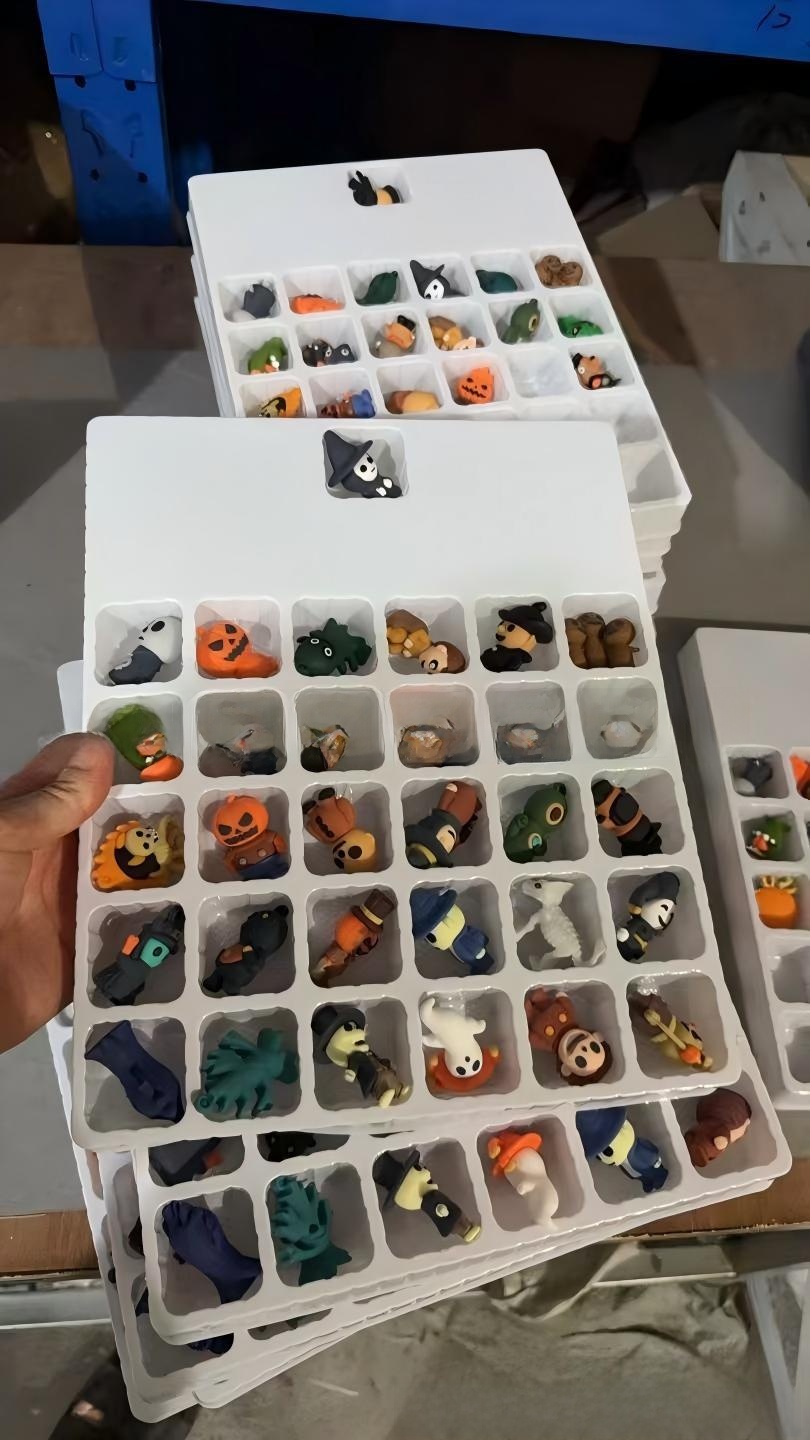 Halloween figurines arrive in the holiday calendar countdown box