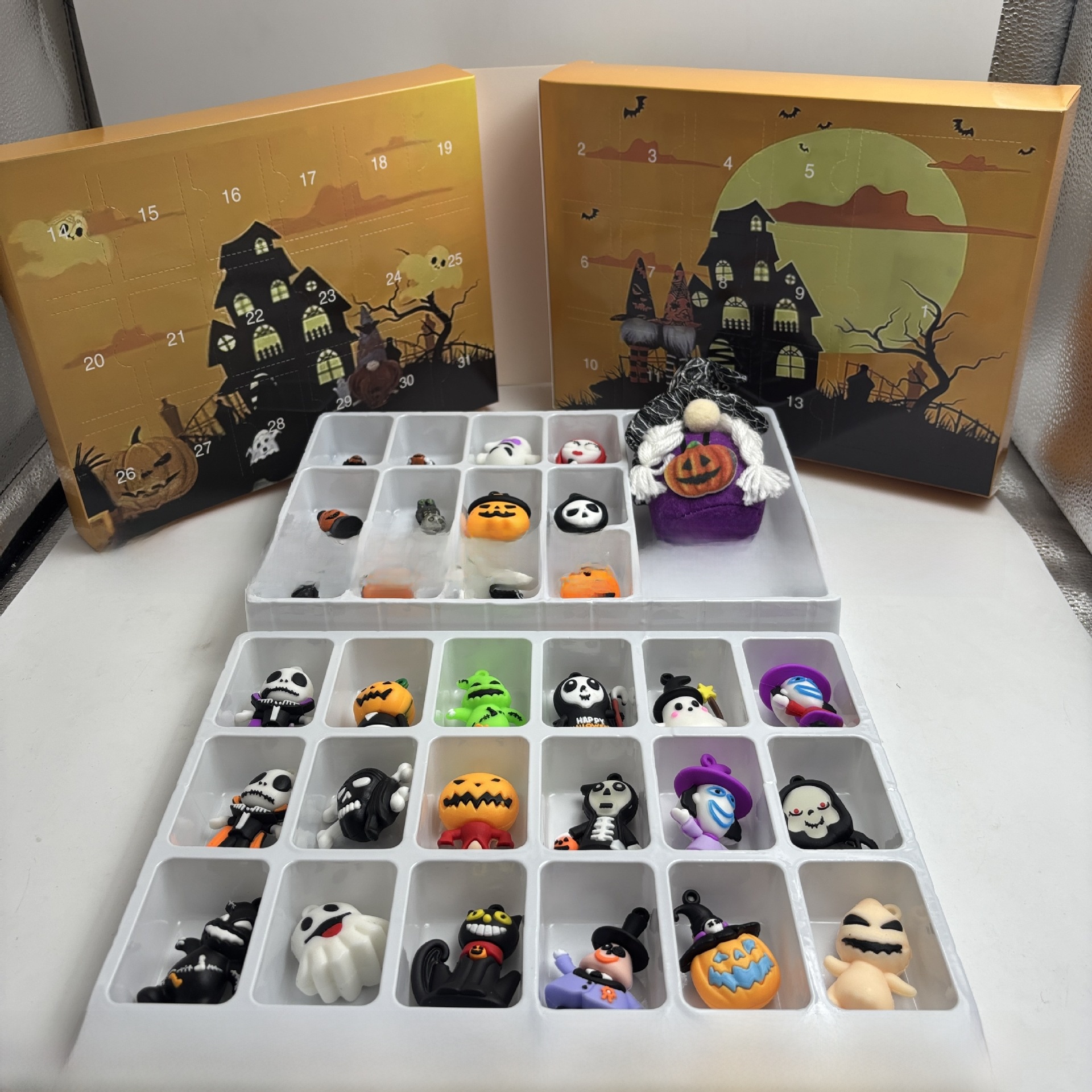 Halloween figurines arrive in the holiday calendar countdown box