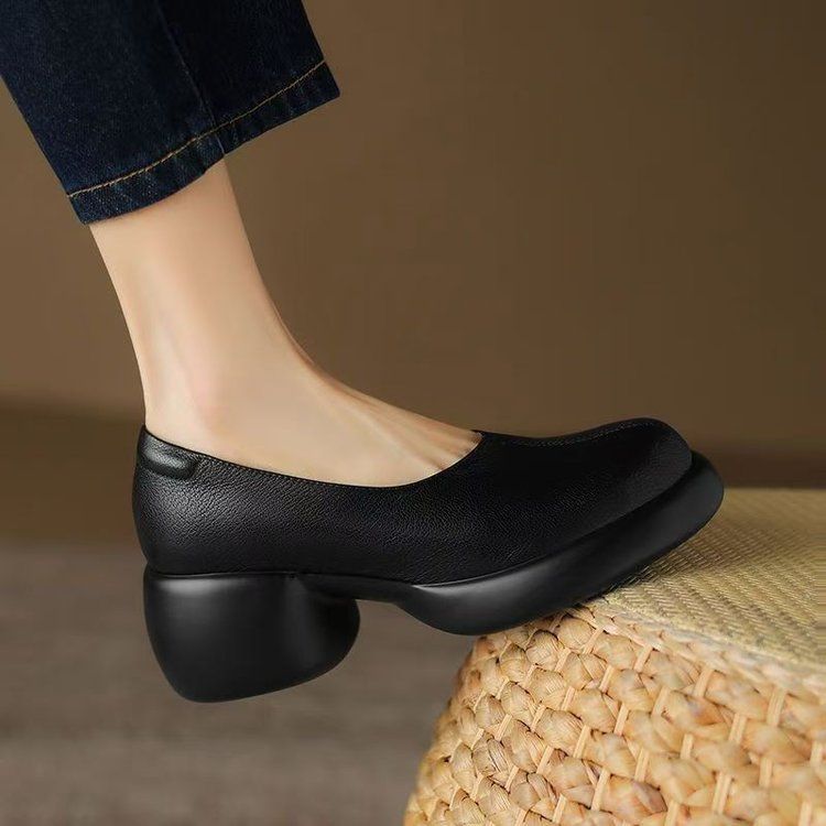 Women's Chunky Heel Shoes Round Toe Platform Patent Leather Pumps