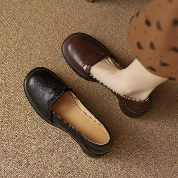 Womens Soft Leather Round Toe Thick Heel Loafers