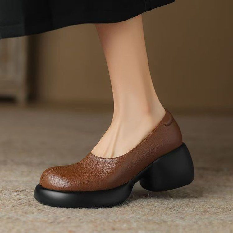 Women's Chunky Heel Shoes Round Toe Platform Patent Leather Pumps