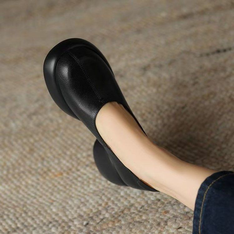 Women's Chunky Heel Shoes Round Toe Platform Patent Leather Pumps
