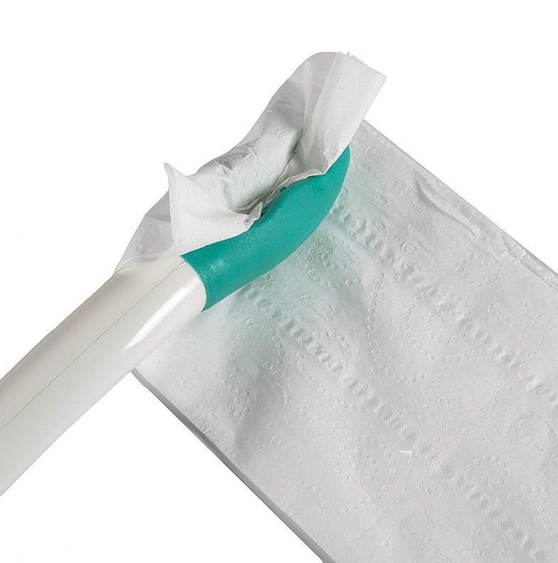 Clean-free toilet for the elderly