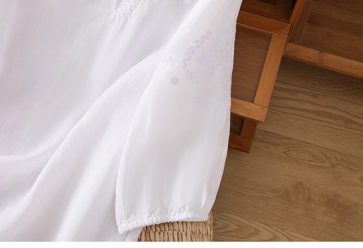 Short-sleeved T-shirt Women's Embroidered Lace