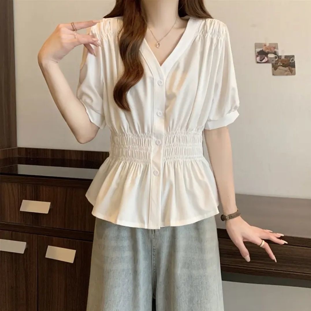 Solid-color short-sleeve shirt
