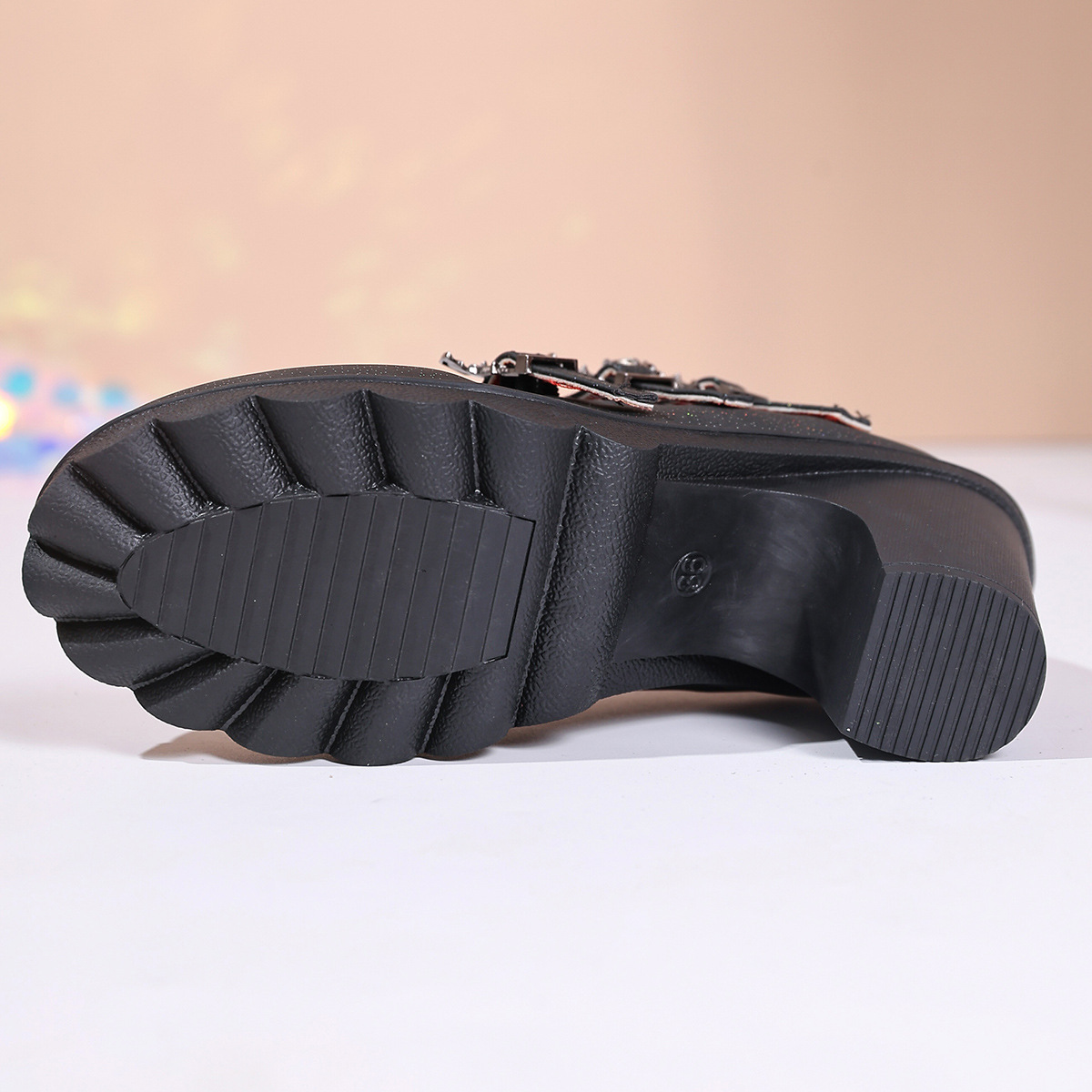 Thick-soled square-toe flat-top strap-covered high-heeled sandals