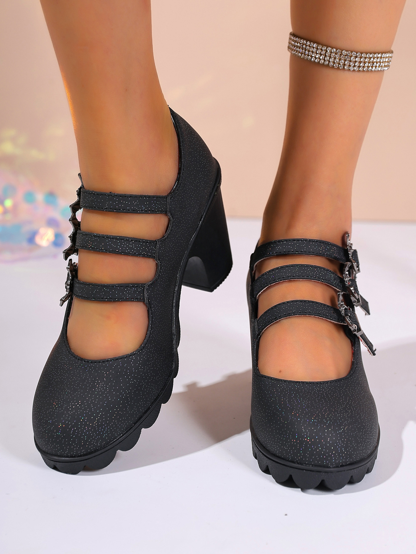 Thick-soled square-toe flat-top strap-covered high-heeled sandals