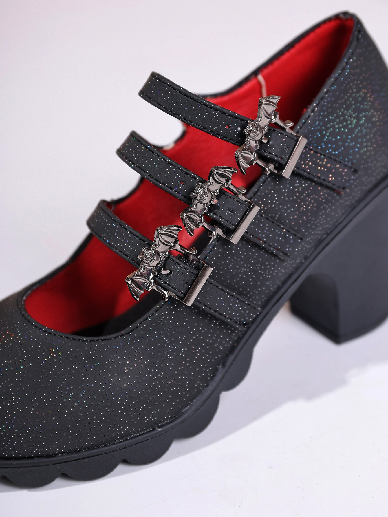 Thick-soled square-toe flat-top strap-covered high-heeled sandals