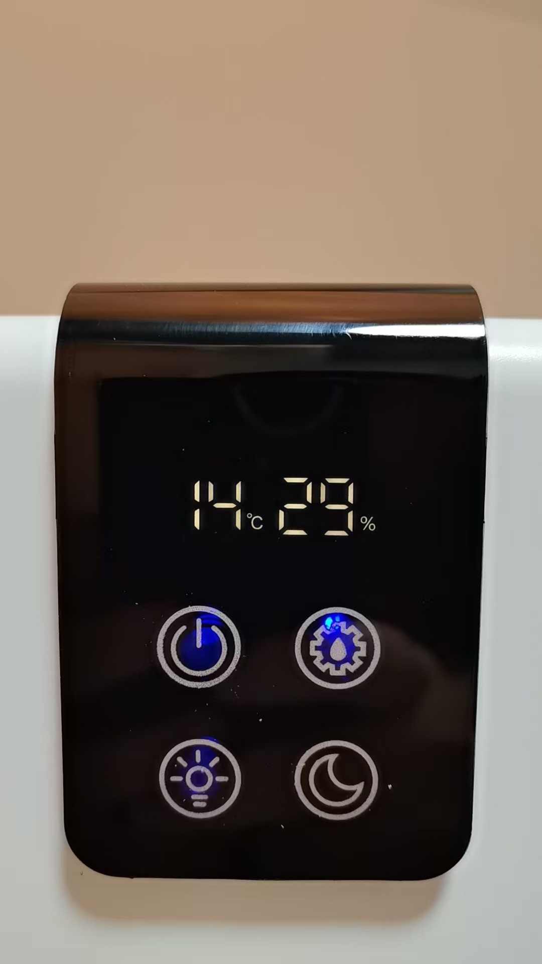 Compact Semiconductor Dehumidifier with Remote Control and Large Tank