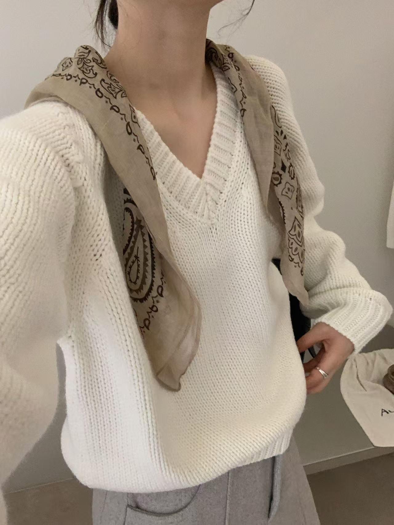 Women's Vintage Twist V-Neck Knit Sweater