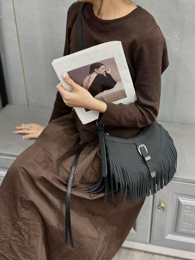 Single shoulder crossbody bag, hip bag with an inclined strap