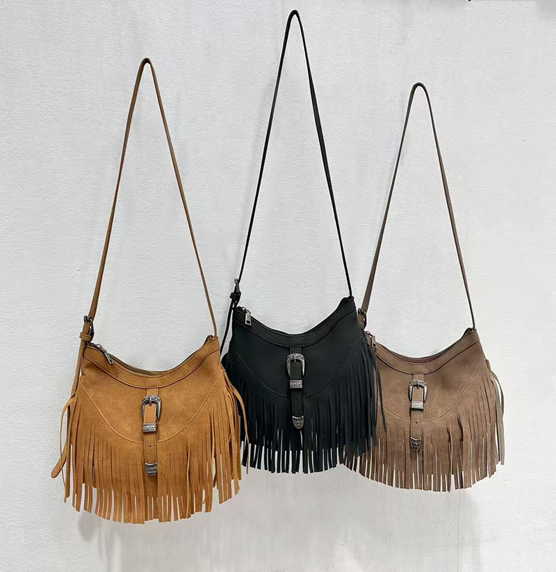 Single shoulder crossbody bag, hip bag with an inclined strap