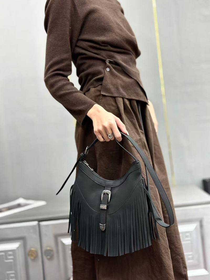 Single shoulder crossbody bag, hip bag with an inclined strap