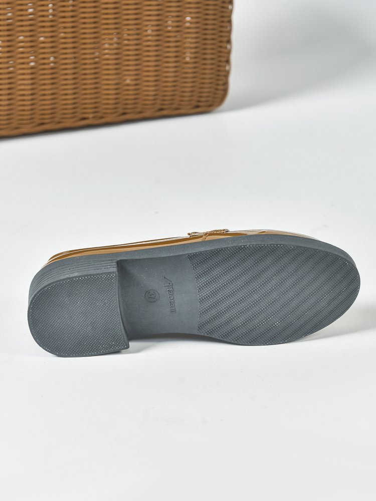 Women's solid-color pointed-toe flat shoes