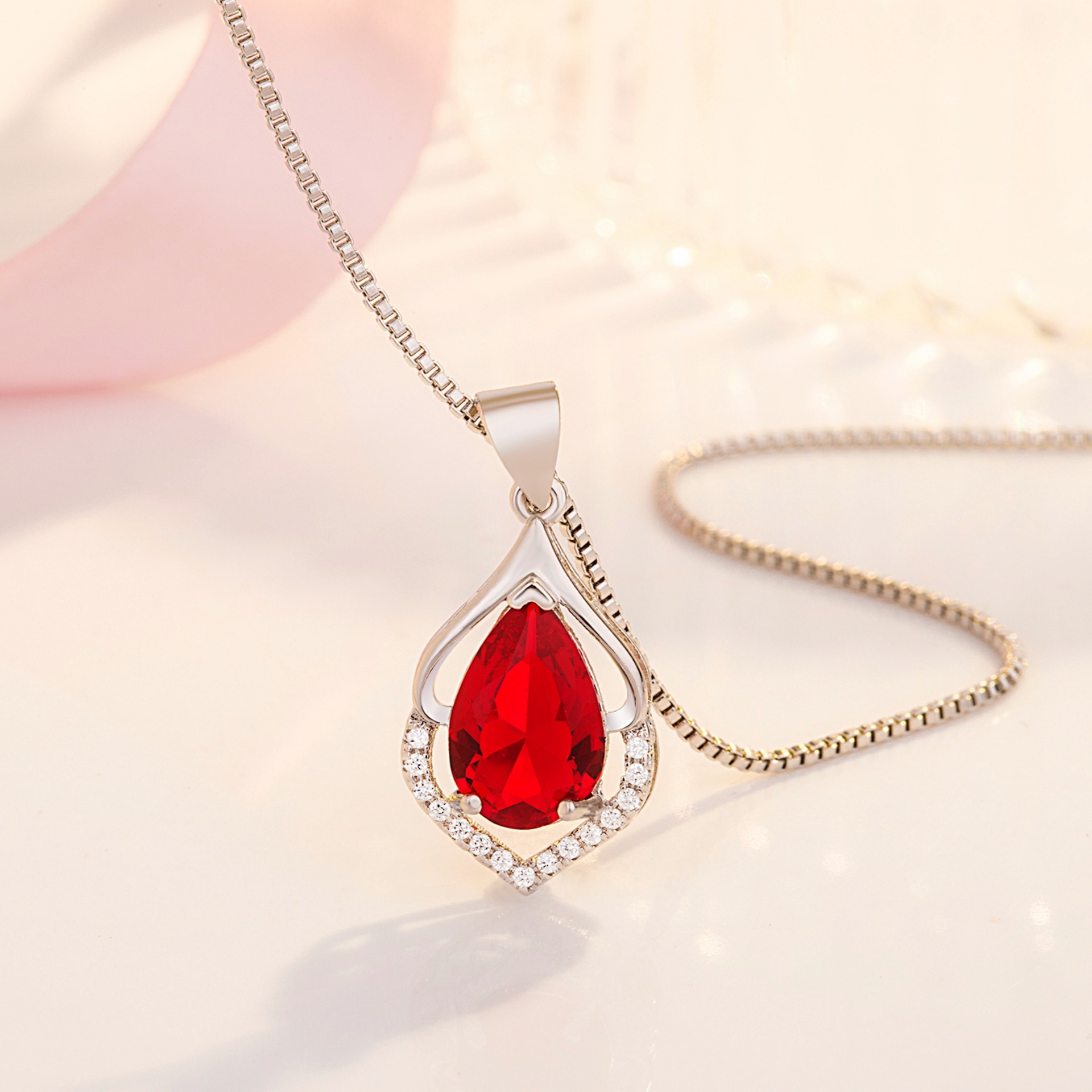 Drop-Shaped Imitation Silver Crystal Pendant Necklace