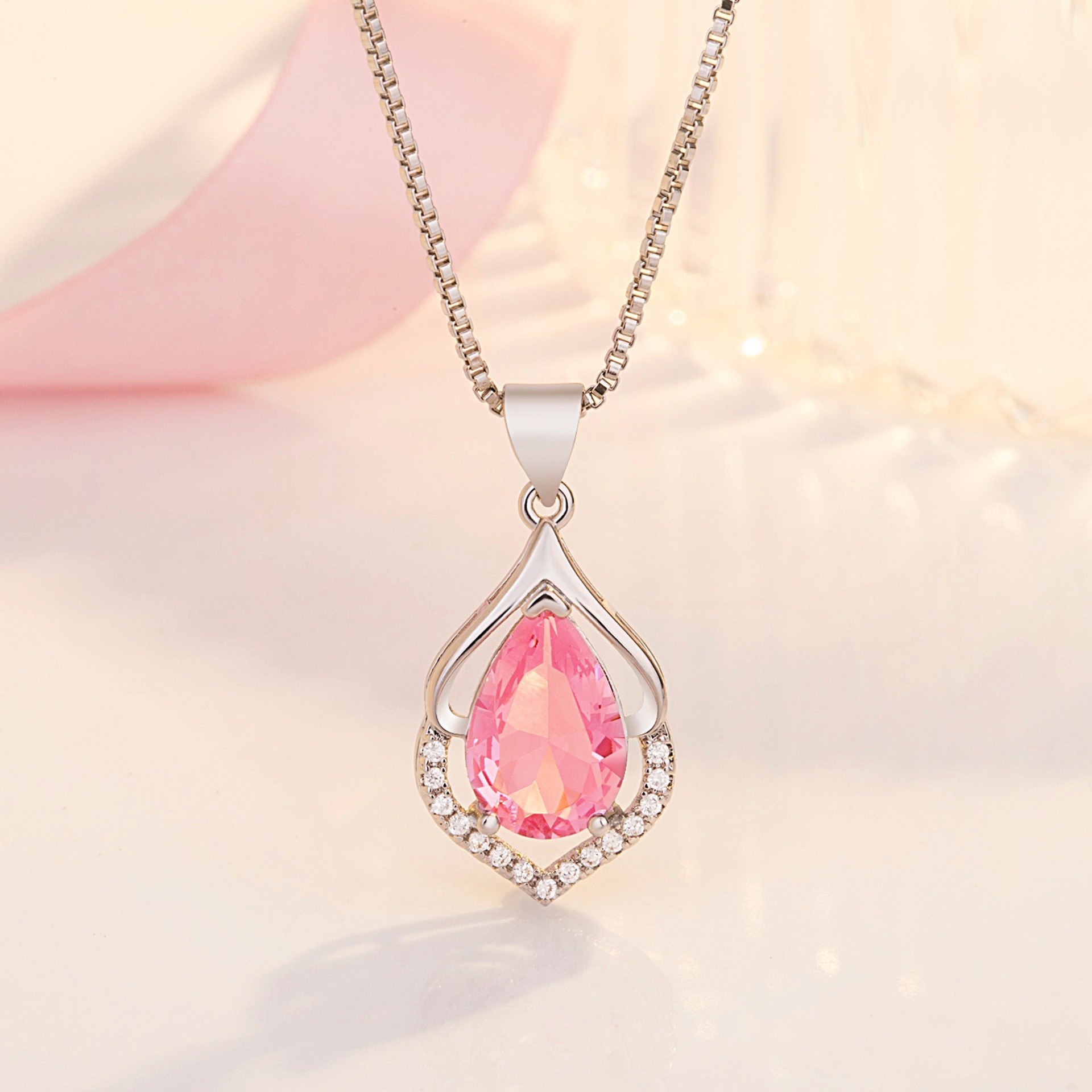 Drop-Shaped Imitation Silver Crystal Pendant Necklace