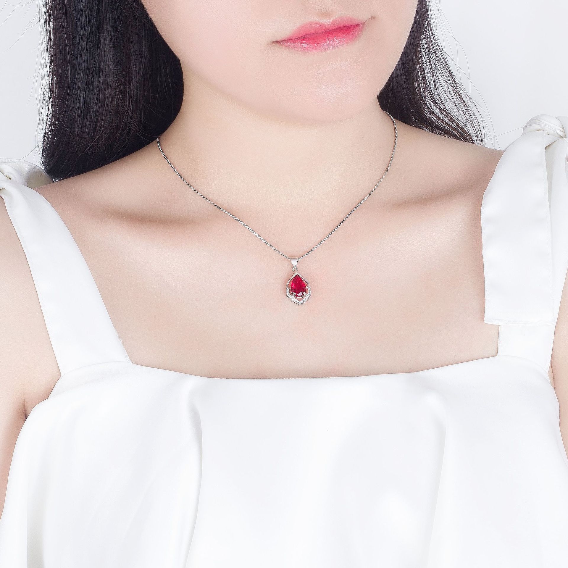 Drop-Shaped Imitation Silver Crystal Pendant Necklace
