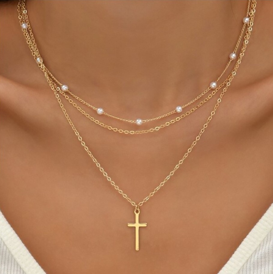 Layered clavicle necklaces